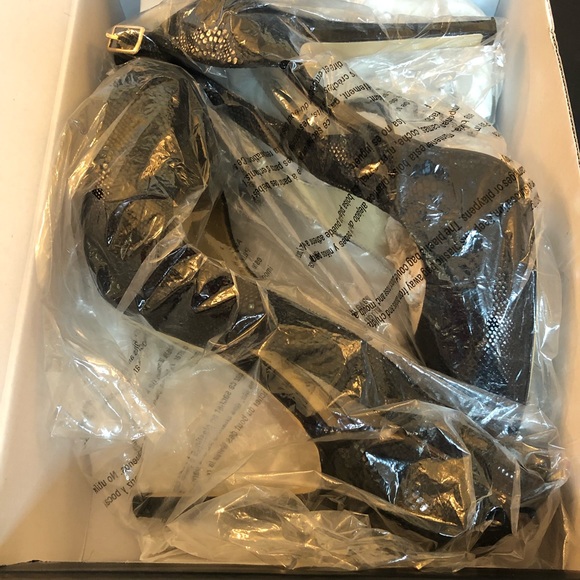 INC rounded toe, platform high heels - Picture 7 of 7